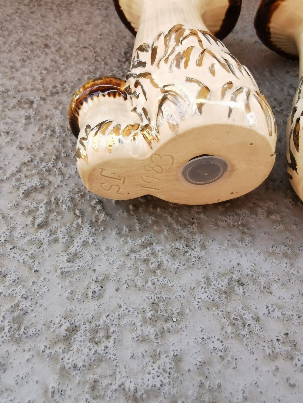 Vintage 1983 Studio Pottery Mushroom Salt & Pepper Shakers Hand Painted - Picture 12 of 13